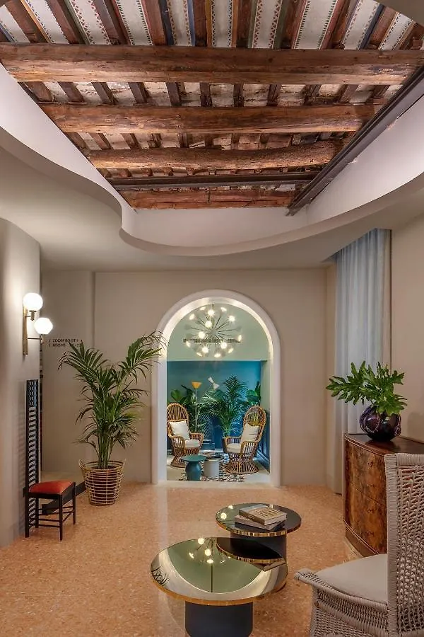 Hotel Priori Secret Garden Perugia 4*,